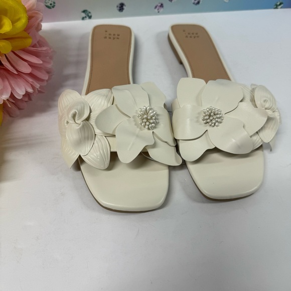 🌸SUPER SALE! FLORAL EMBELLISHED SANDALS - Picture 4 of 9